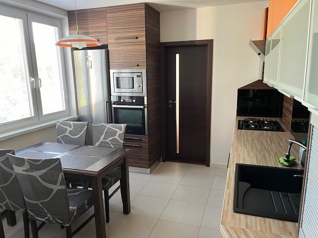 Prenájom - 3 izbový zariadený byt Laca Novom. KE-staré mesto