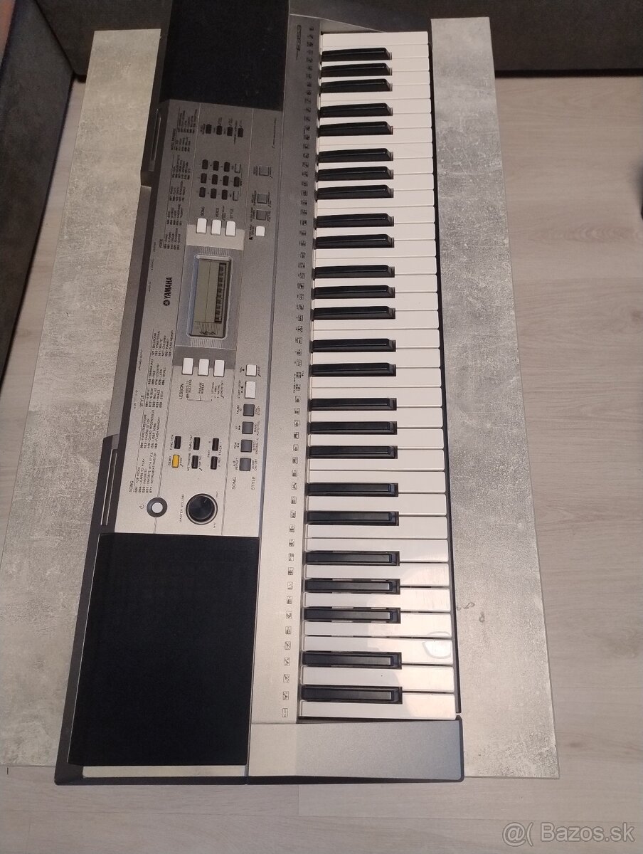 Yamaha PSR-E353