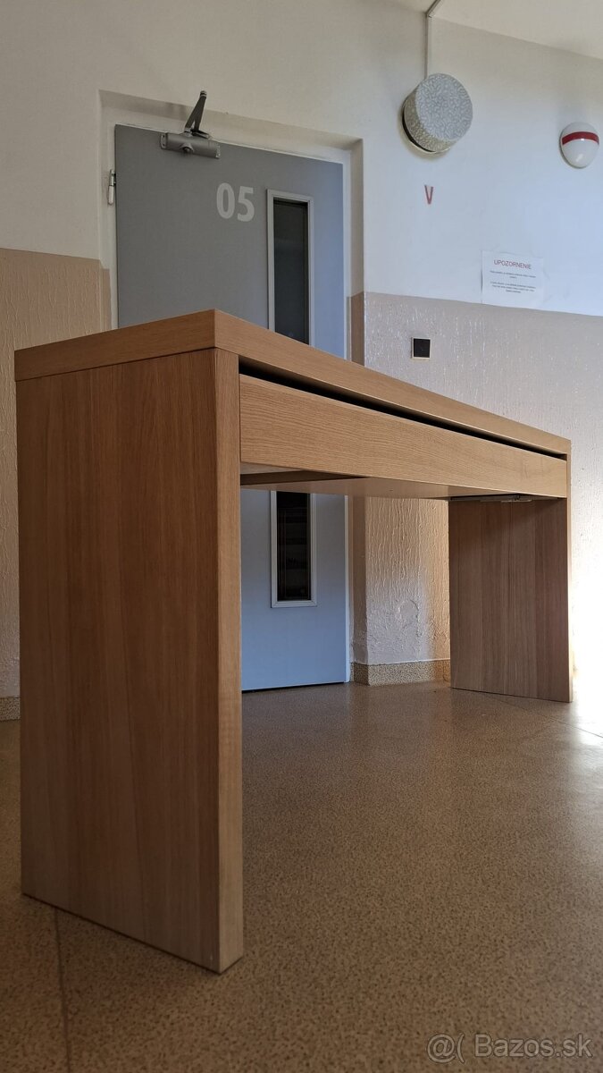 KOZMETICKÝ STOLÍK MALM (IKEA)