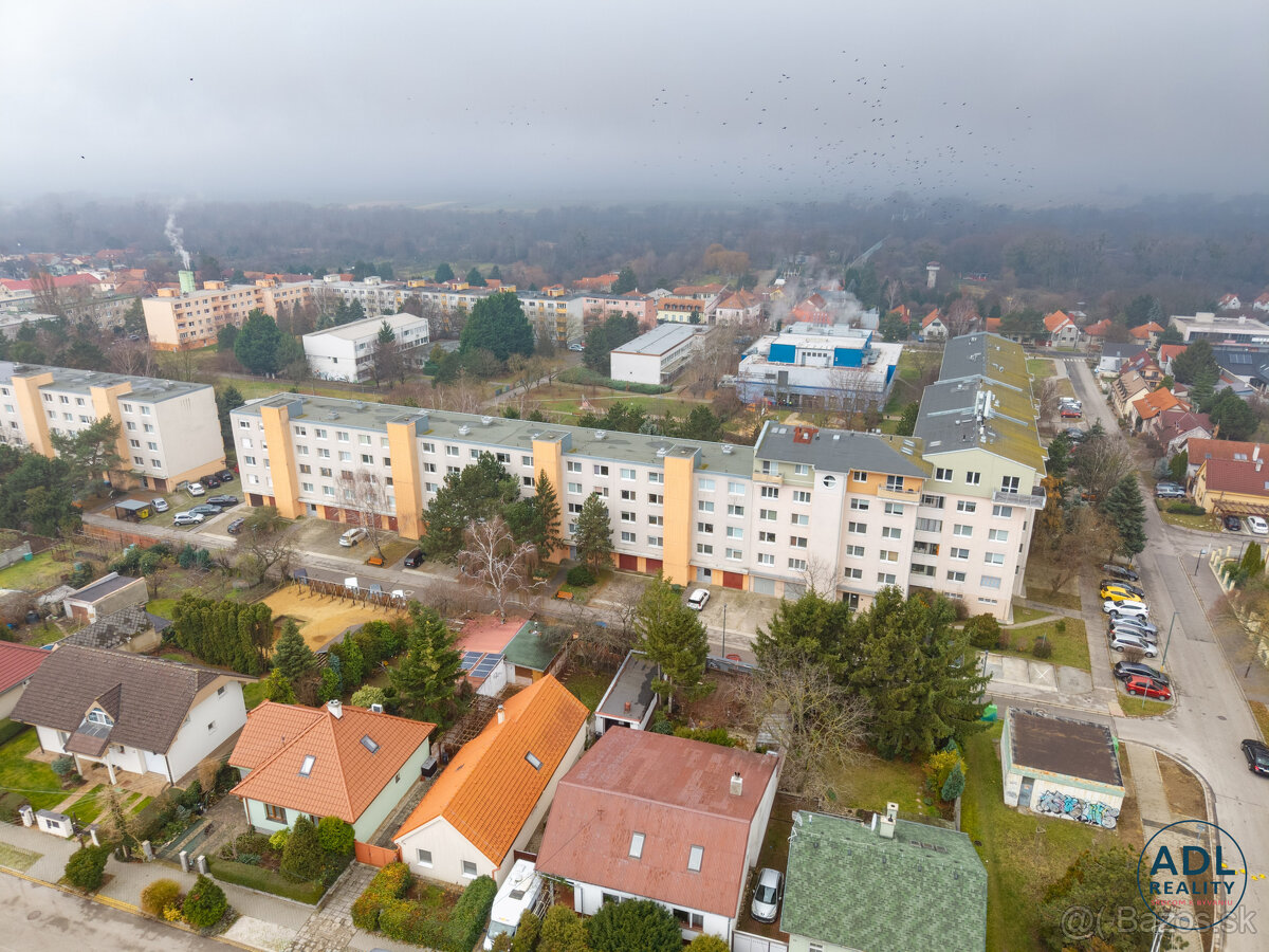 PREDAJ, 3. izbový byt so zasklenou loggiou a pivnicou