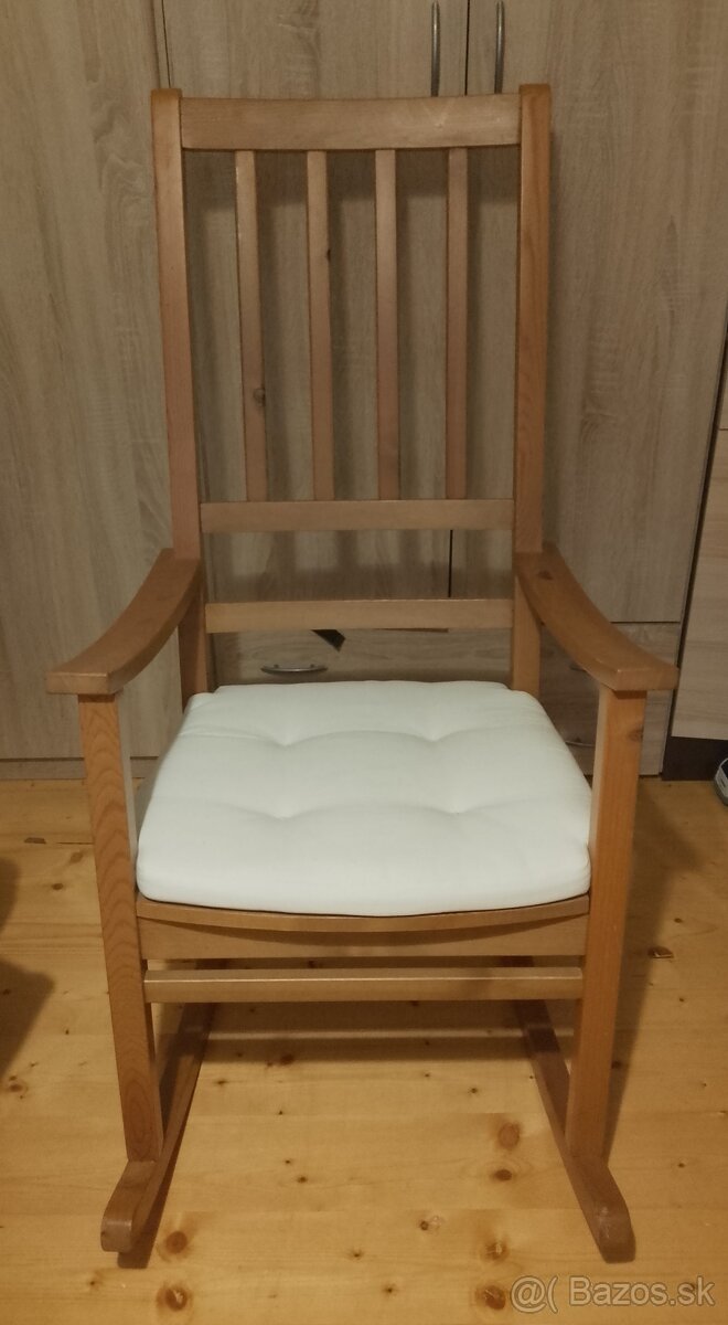 Drevené hojdacie kreslo