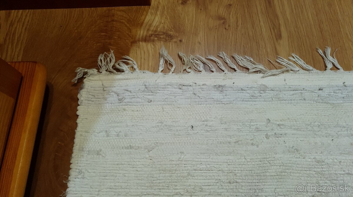 ručne tkaný koberec 76 x 130 cm