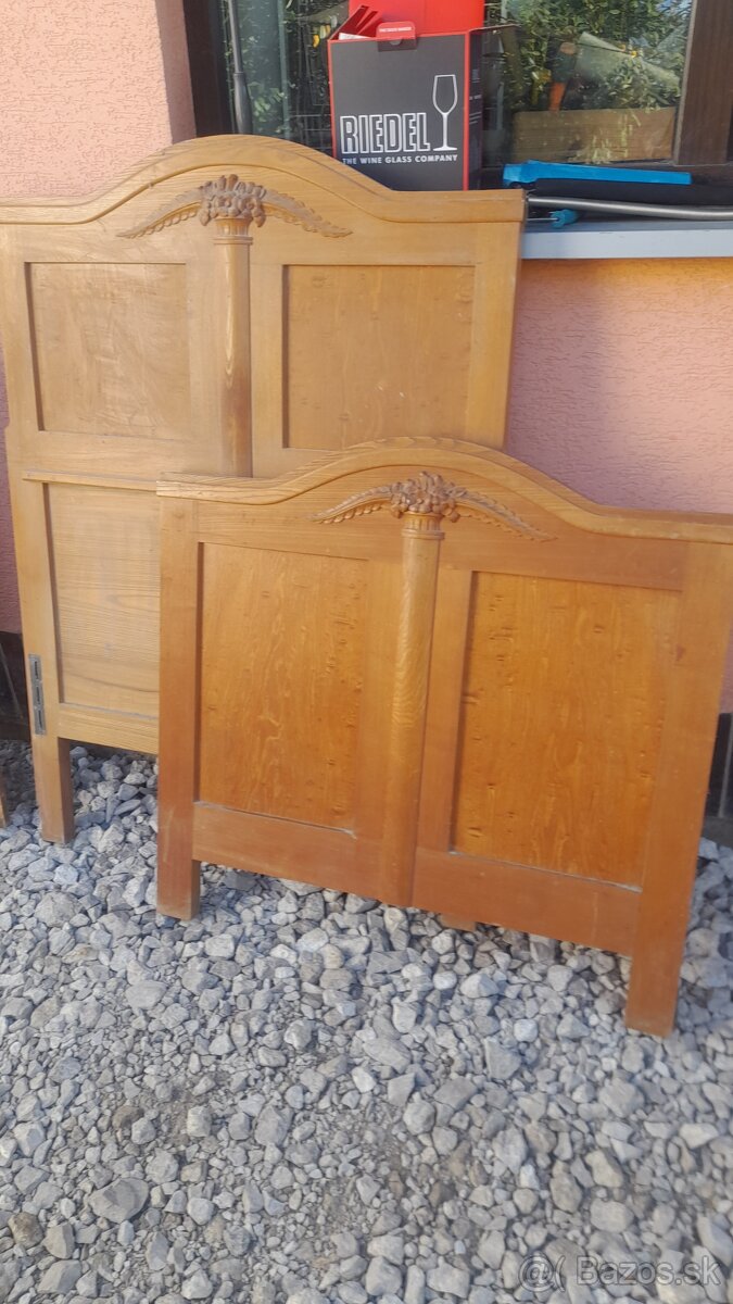 Starožitná drevená posteĺ