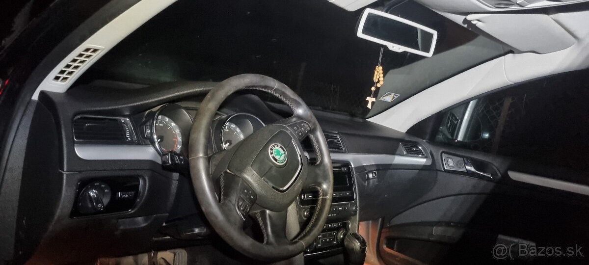 Palubovka airbagy pásy škoda