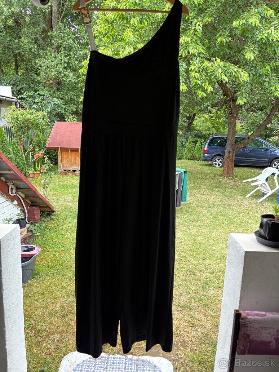 Elegantný čierny spoločenský overal