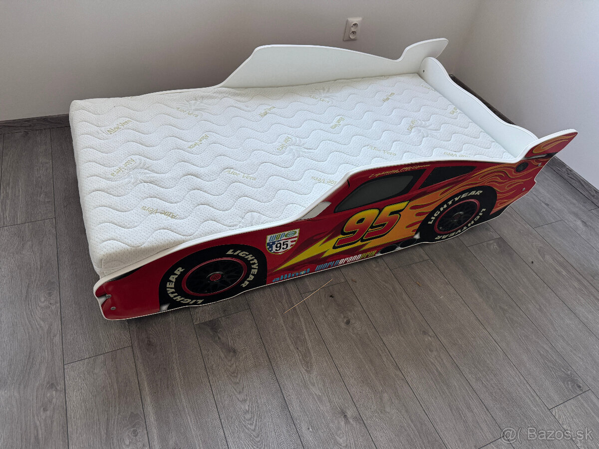 Autopostel Blesk McQueen s matracom