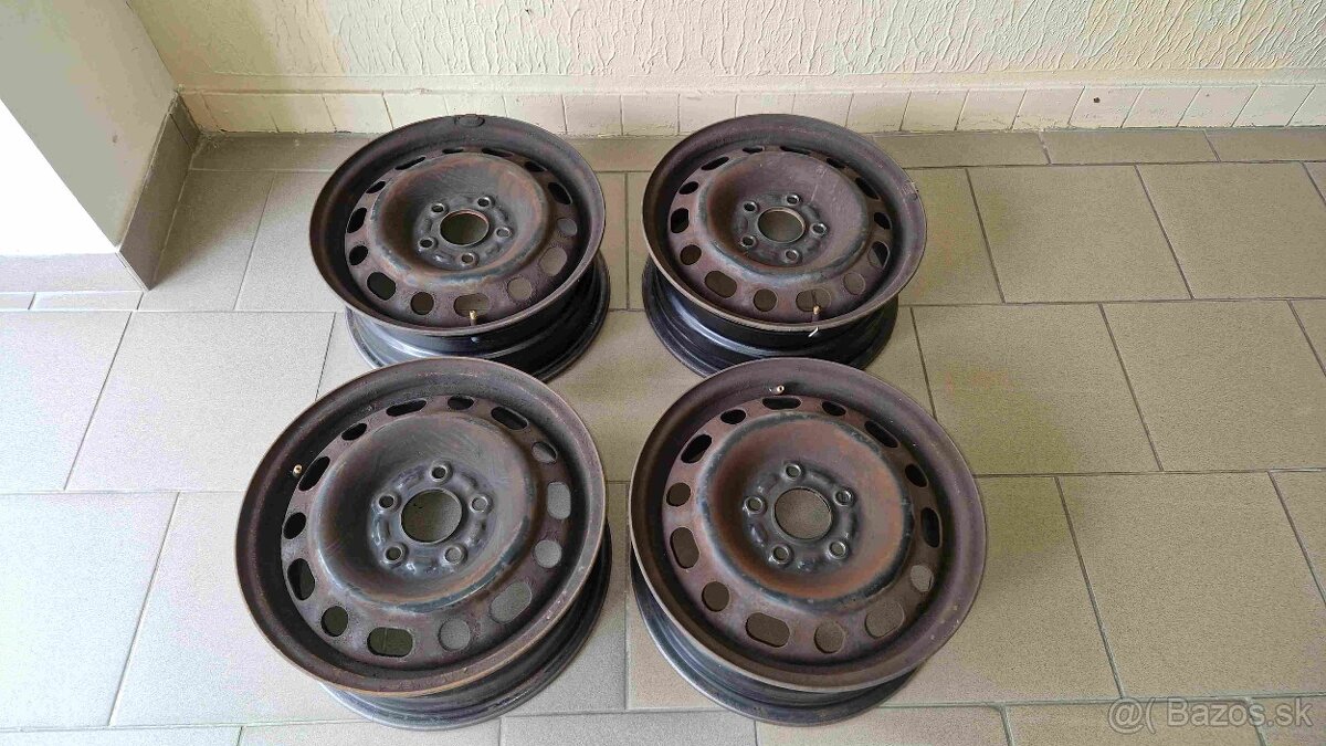 Predám 4ks 15" plechových diskov na Mazdu 3