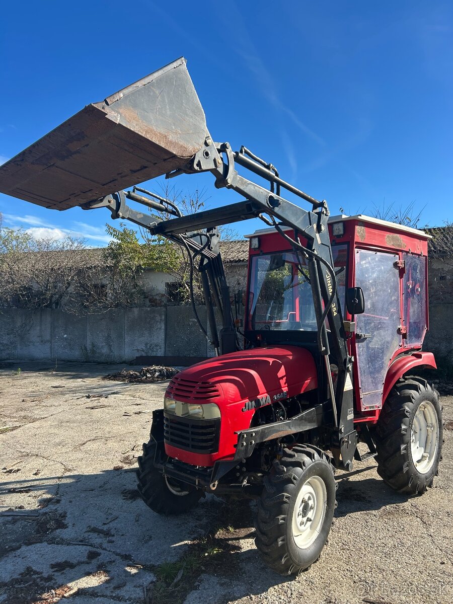 Traktor Jinma 354E s čelným nakladačom