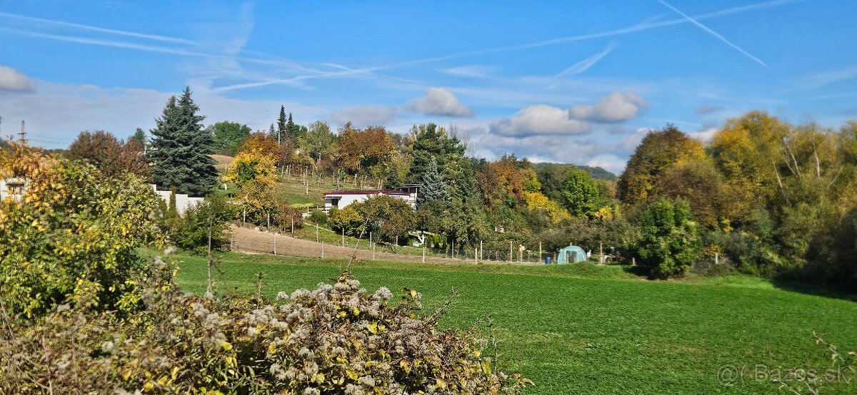 Rekreačný domček (chatka) s veľkým pozemkom