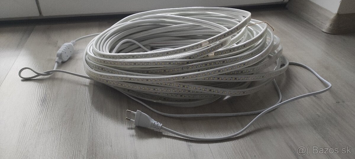LED pás 30m, 220V, studená biela