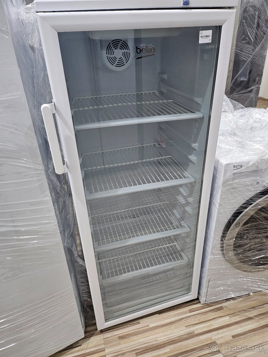 Vitrinova chladnicka