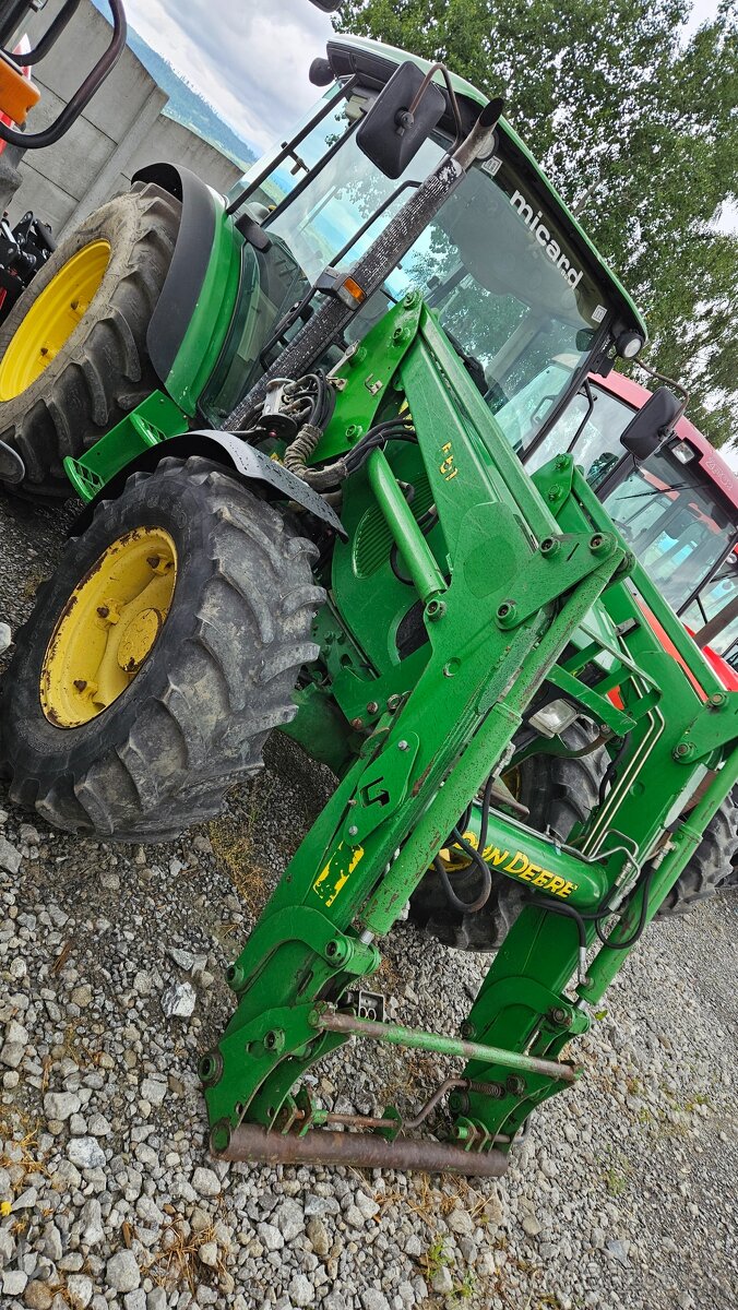 John deere 5820 R ( 90 koni 2006)