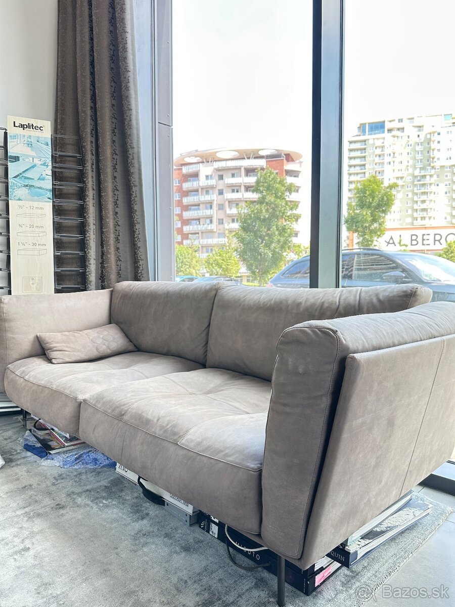 Talianska dizajnerska sedacka