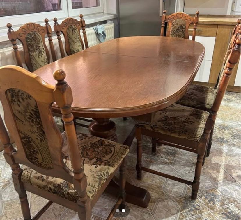 Kuchynský stol a 6 stoličiek