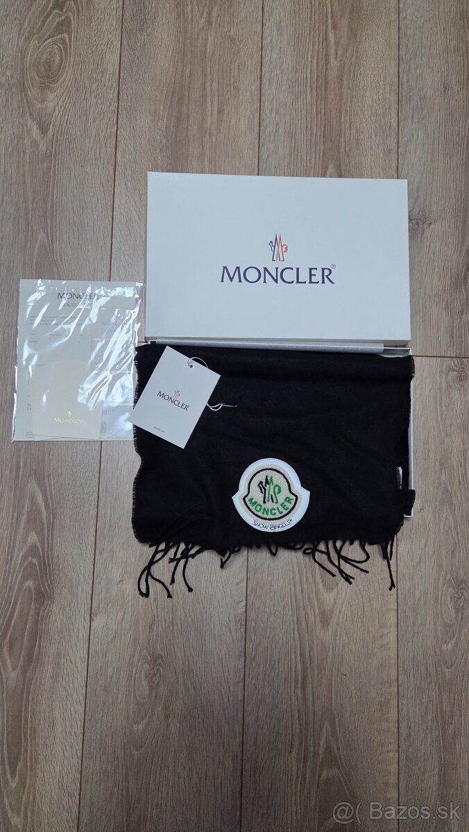 Moncler šál
