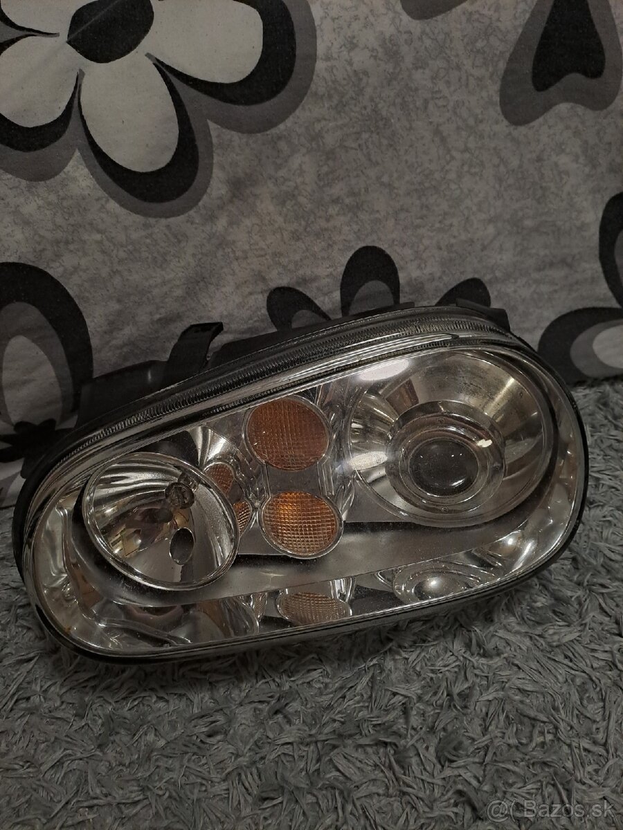 Predám Ľavý xenón GOLF 4 na náhradné diely