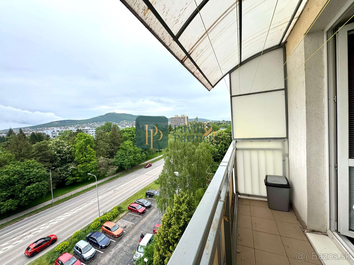 Predaj 2,5 izbový byt, balkón, Chrenová