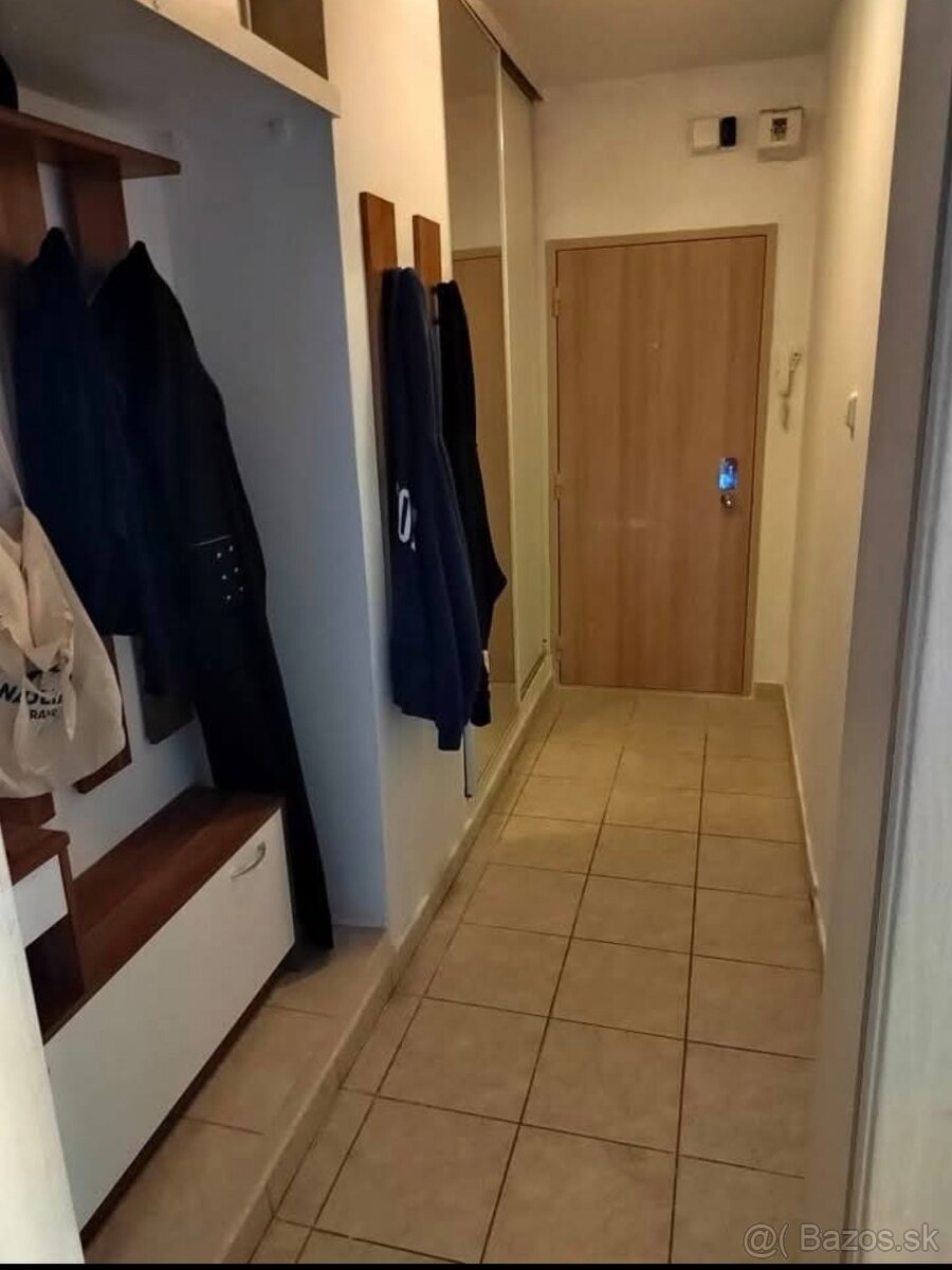 Ubytovanie na leto študentky (brigáda/práca) -Nitra-Chrenová