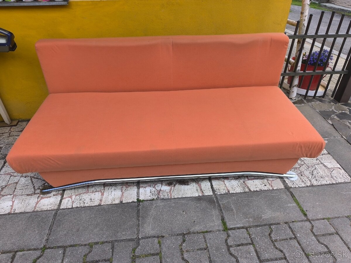 sedačka po rozložení posteľ