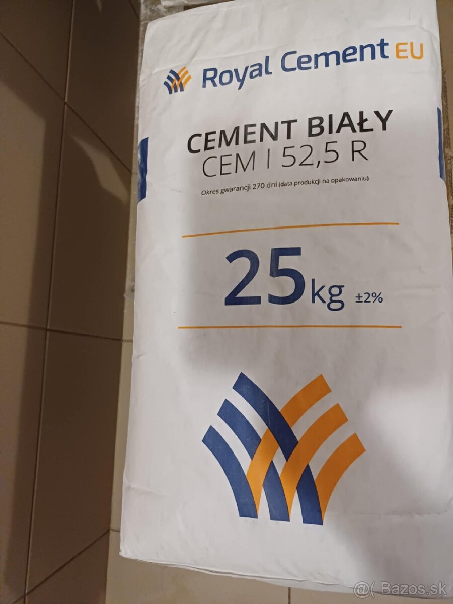 Biely cement