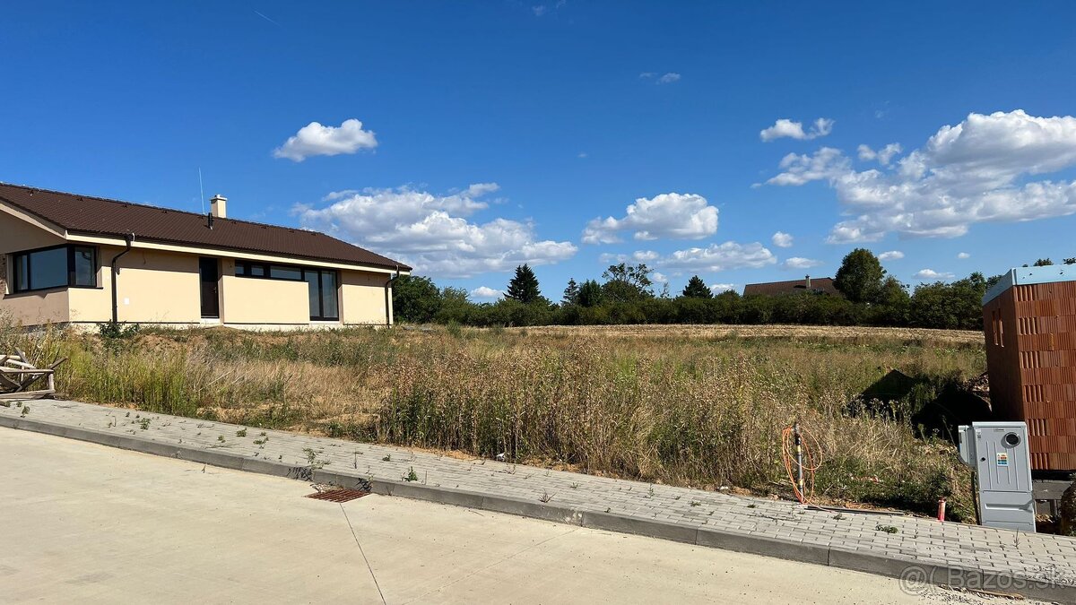 CASMAR - Na predaj pekný stavebný pozemok 644 m2, Zvončín
