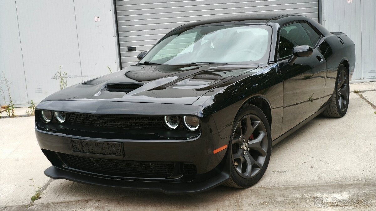 Dodge Challenger 5.7 V8 HEMI A/T 8 SPEED