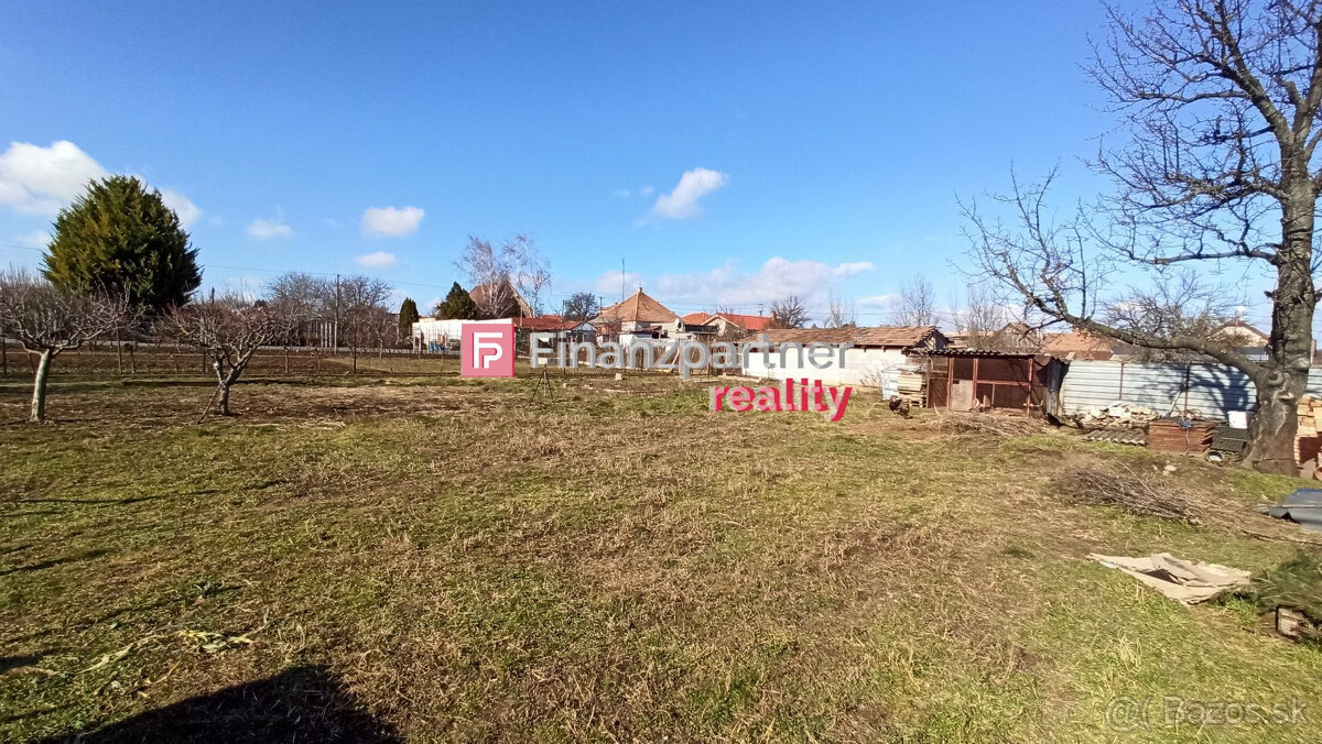 Stavebný pozemok 713m2, Pata s výjazdom na R1-NR-TT, okres G
