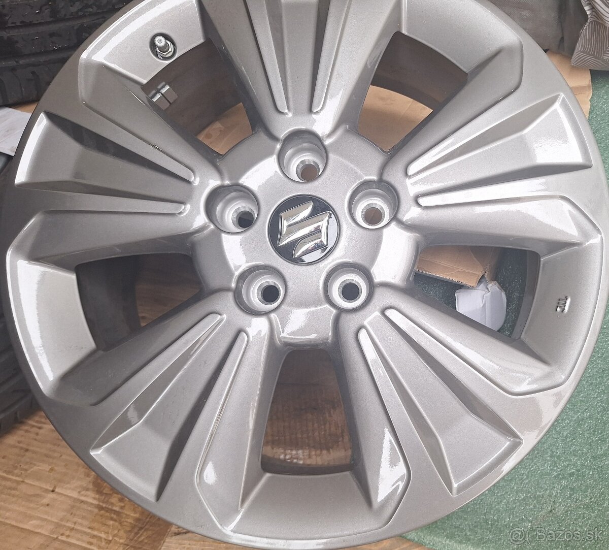 alu kola SUZUKI 17x6,5J ( NOVÉ - NEW )