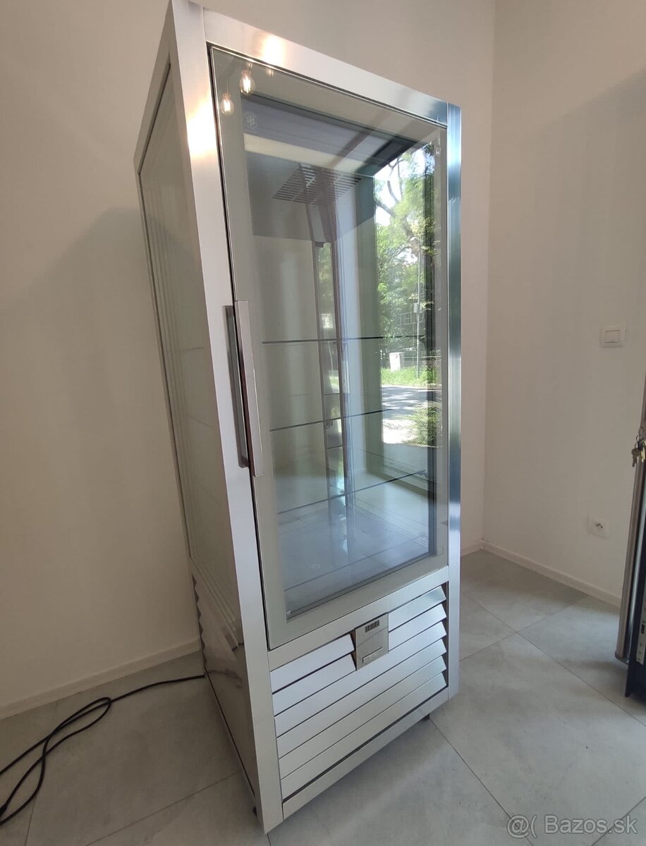 Panoramatická chladiaca a mraziaca vitrína Silfer