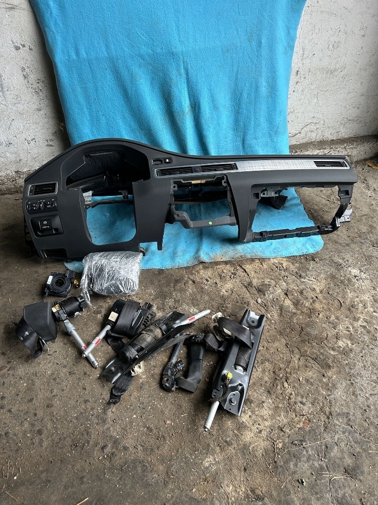 Volvo XC70 přístrojová doska