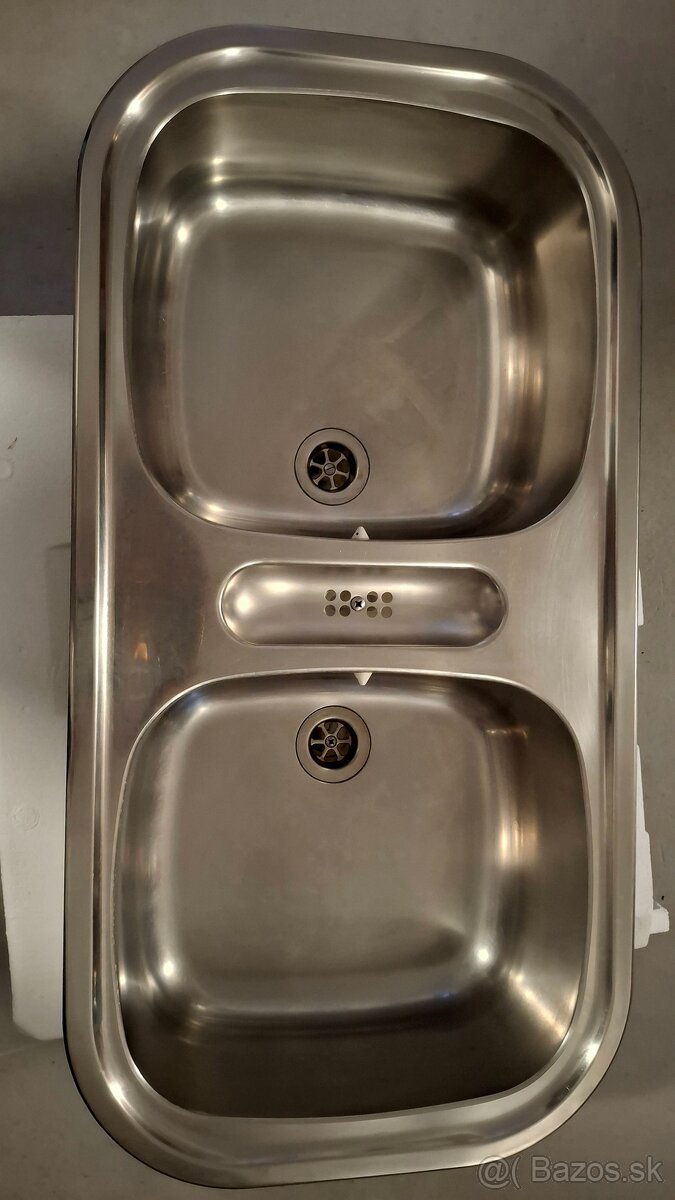 Kvalitný kuchynský nerezový dvojdrez