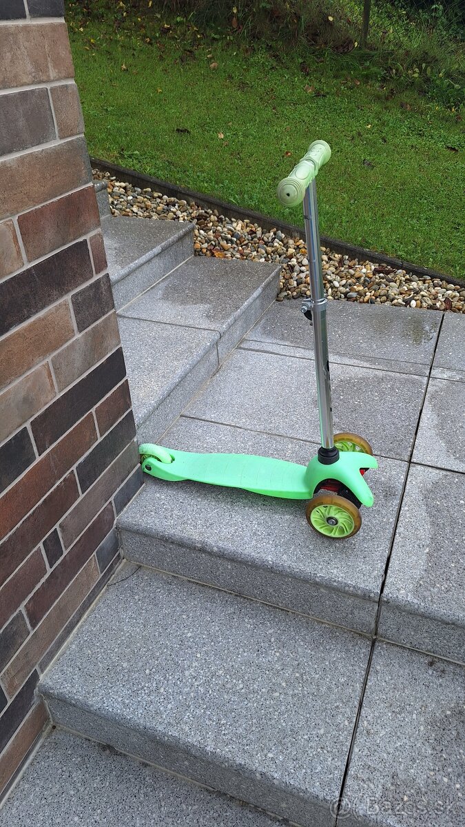 Kolobežka prvá na učenie, stabilná bliká svieti