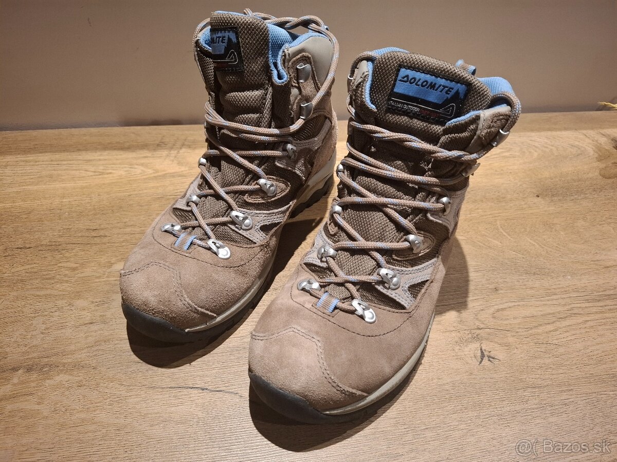 Turistická dámska obuv