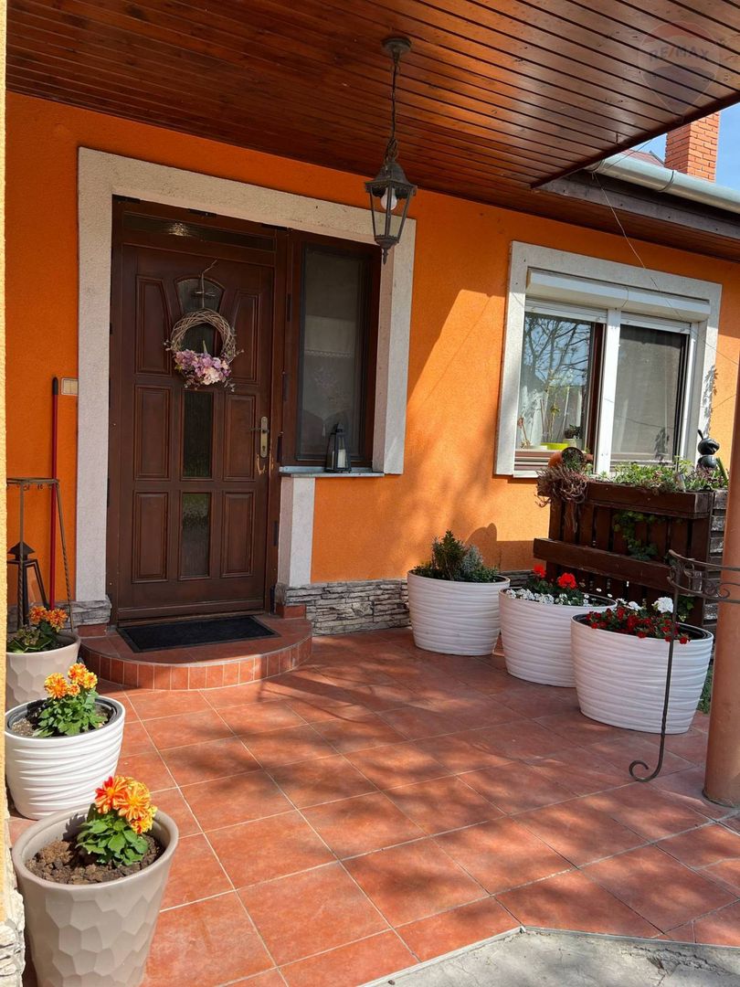 Predaj 4 izbový rodinný dom, krásnym veľkorysým pozemkom, Vr