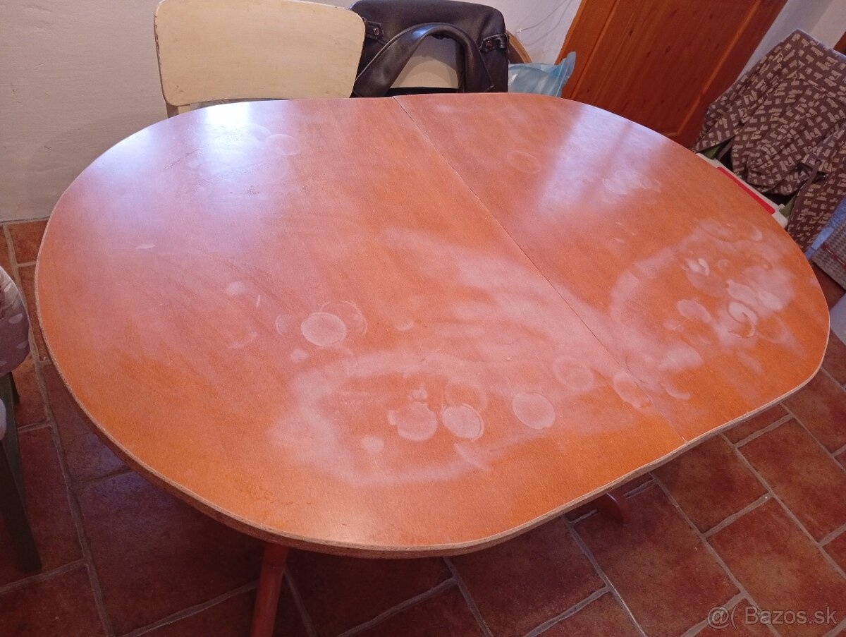 Jedálenský stôl pre 6-8 osôb na repas