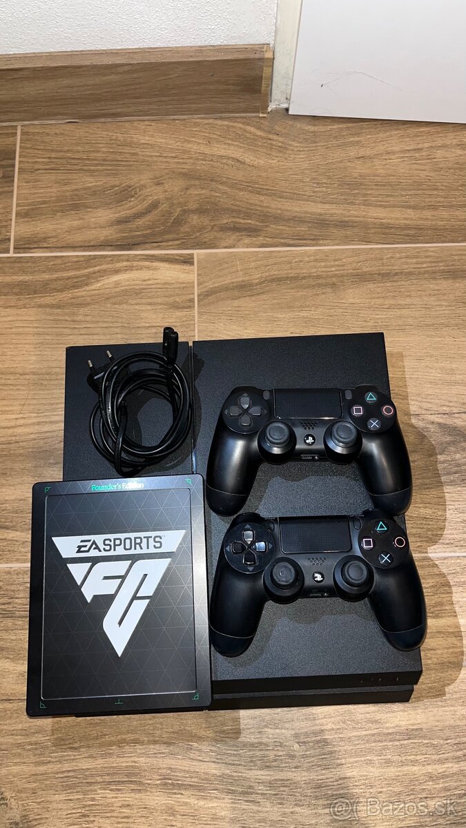 PS4 Slim 500GB + 2 ovládače + Hry