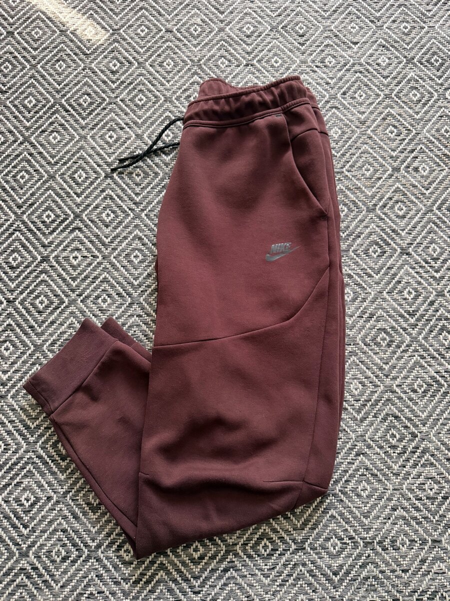 NIKE Tech Fleece Teplaky M