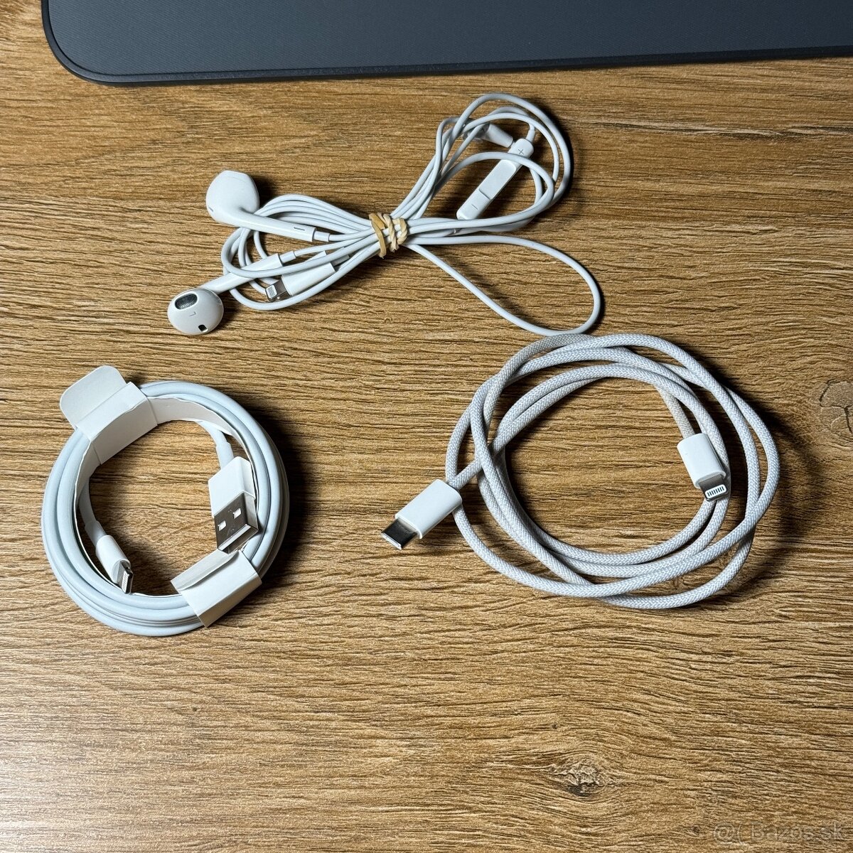 2x Apple Lightning kábel + Apple EarPods
