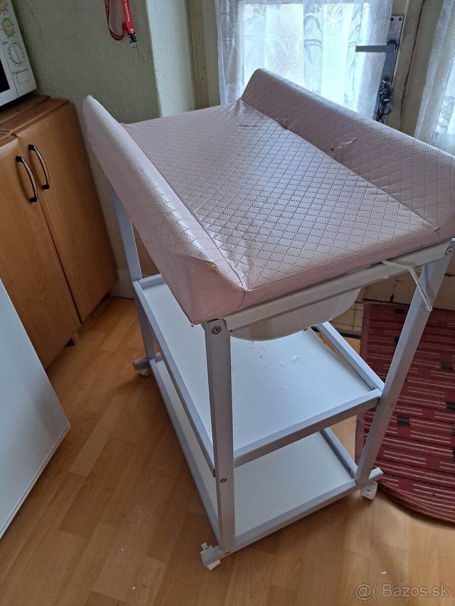 Vanička pre novorodenca na stojane s kolieskami