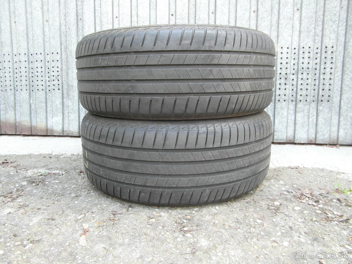 225/45 R18
