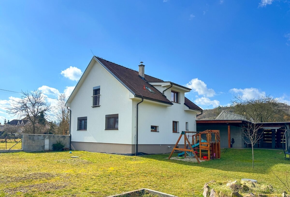 Krásny, slnečný dom v meste Žarnovica (ul. P. Jilemnického)