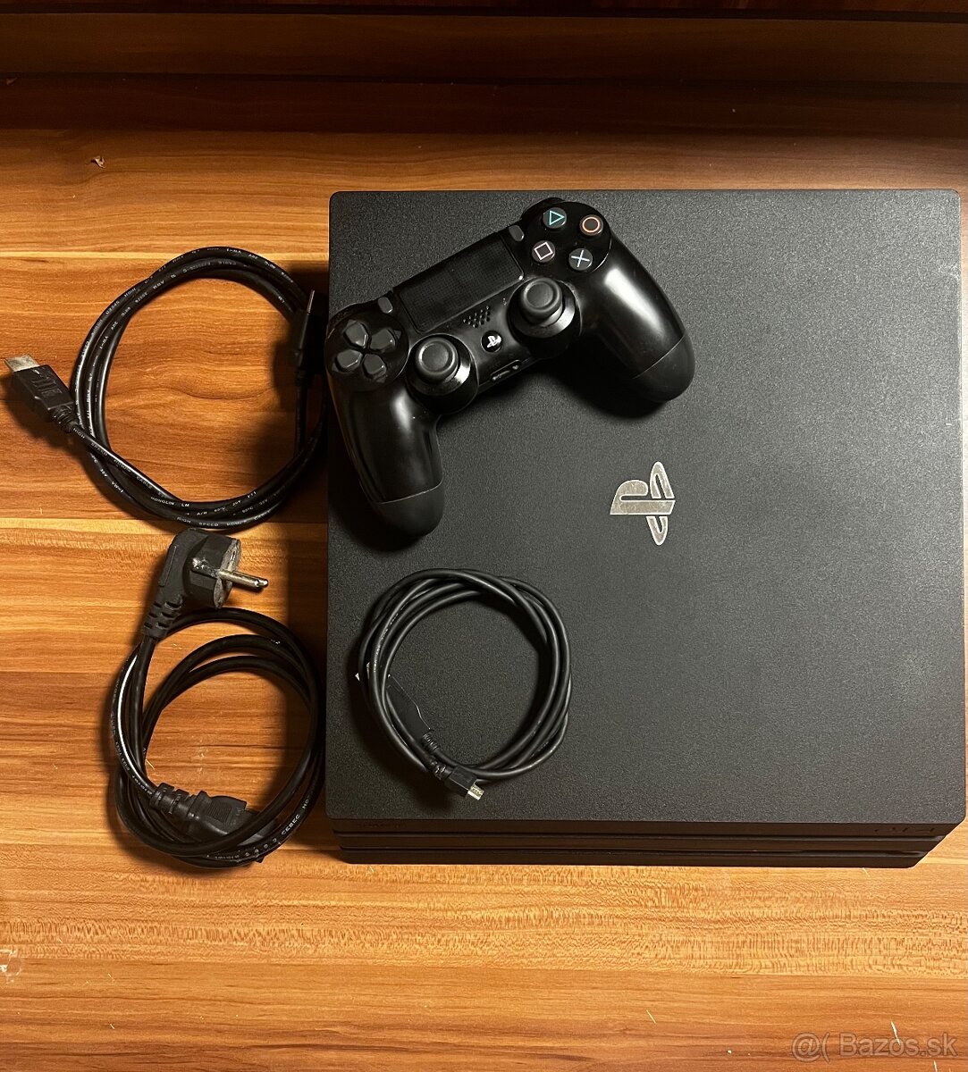 Na predaj: PlayStation 4 Pro 1TB + 1 ovládač