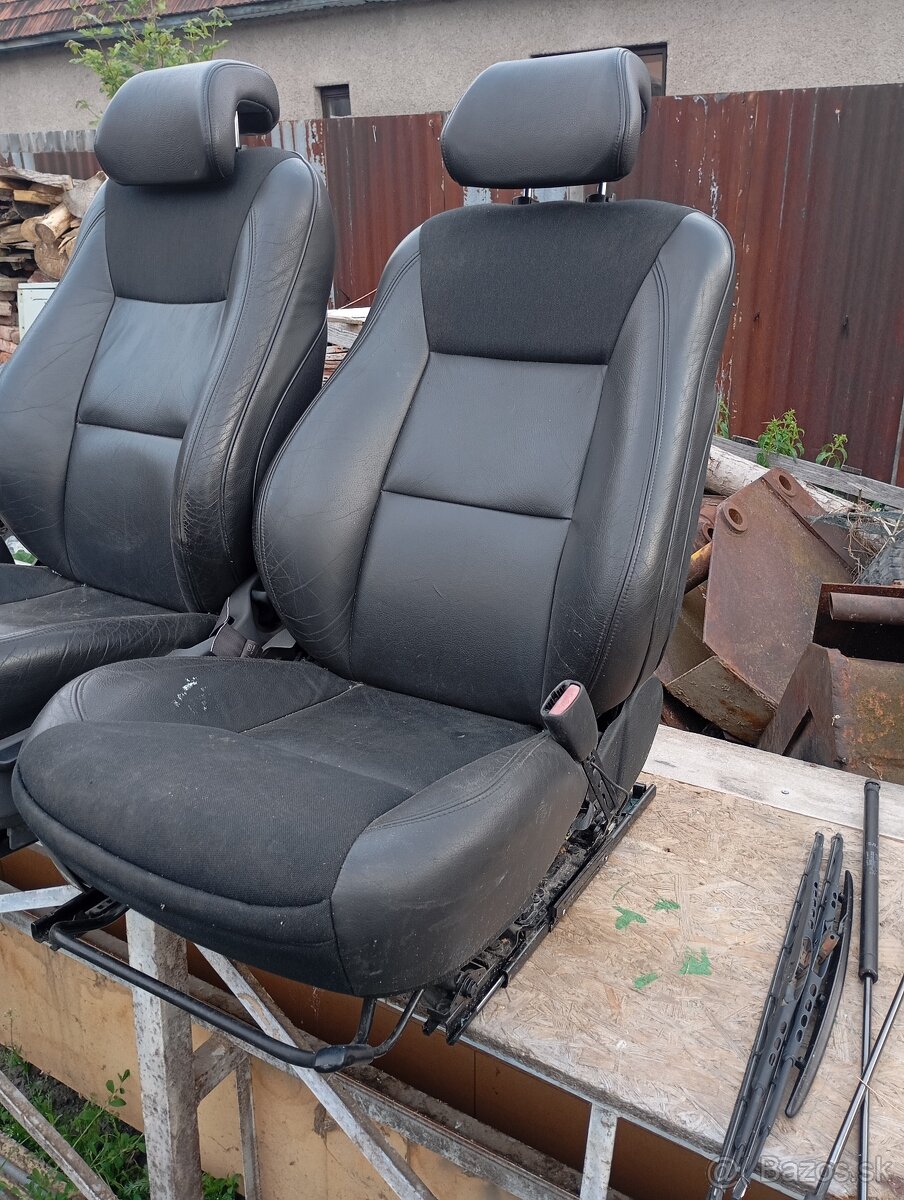 Predám autosedačky Saab 95