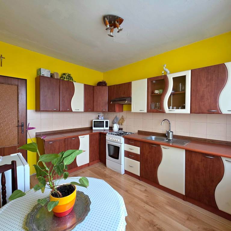 3i, Tri Hôrky, 79m2 + loggia, čiastočná rekonštrukcia