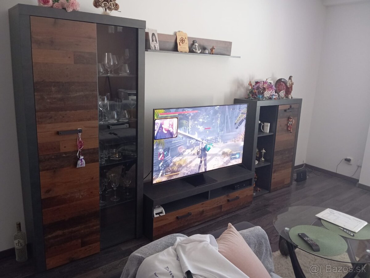 Predávam obývaciu stenu.