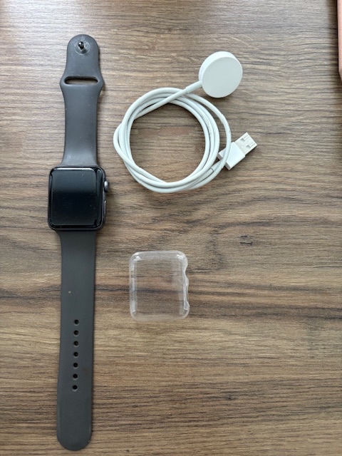 Apple watch Series 3 - 42mm, na náhradné diely