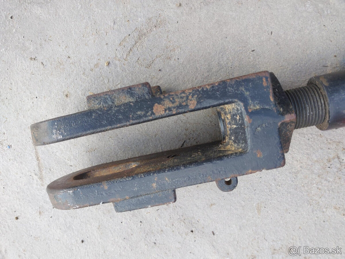 Zvisle rameno / tiahlo hydrauliky Zetor