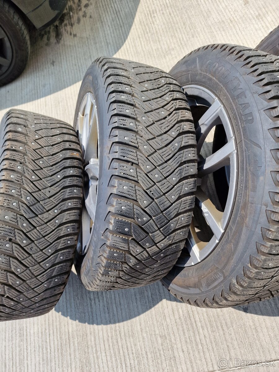 Zimne pneu 215/55 R17