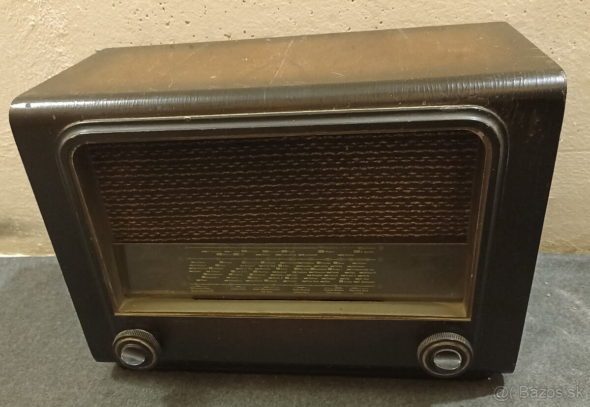 Staré rádio Telefunken Grand Onyx