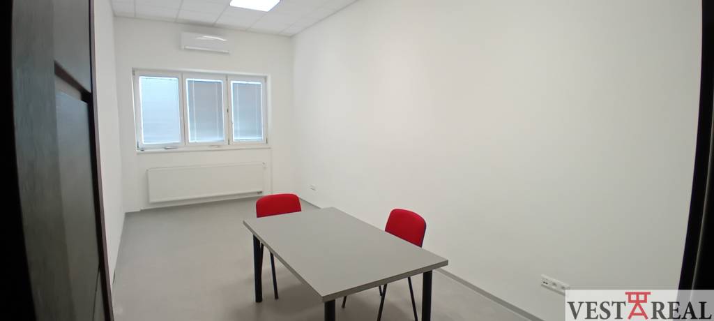 Na prenájom klimatizovaná kancelária 21,2 m2 Trnava ulica Bu